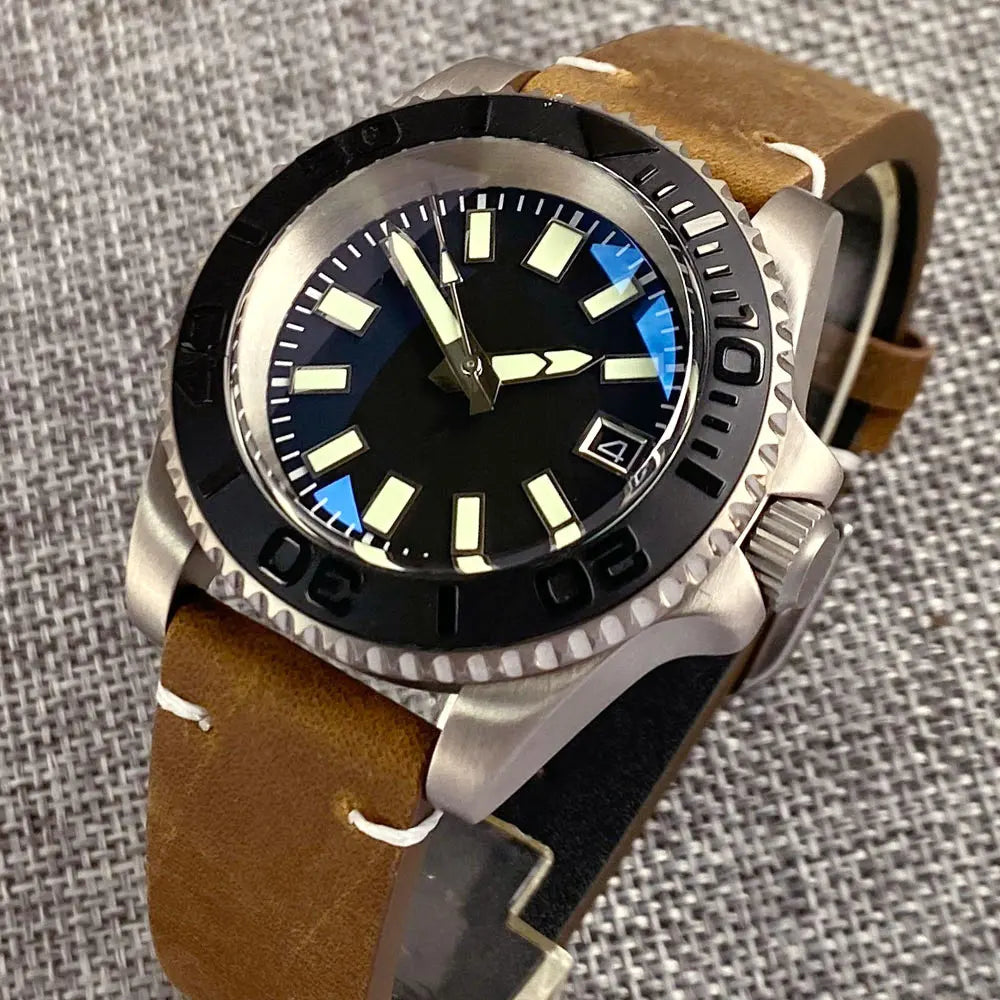 40mm 20bar Diving Titanium Watches NH35A Luminous Auto Watch Domed Sapphire Crystal Glass Rotating Bezel Light Weight