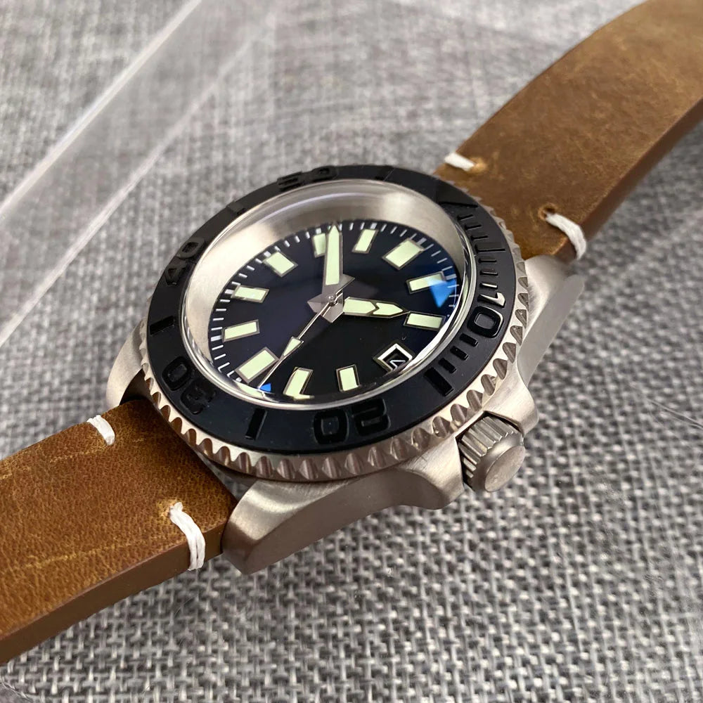 40mm 20bar Diving Titanium Watches NH35A Luminous Auto Watch Domed Sapphire Crystal Glass Rotating Bezel Light Weight