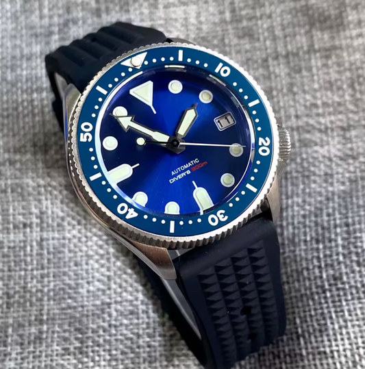 SKX Steel Diver, Sunburst Blue Dial, Waffle Rubber Strap, 37mm Case, Sapphire Crystal, Seiko NH35 Movement, 200m Water Resistant