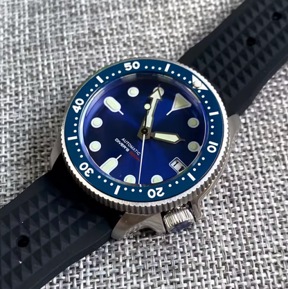 SKX Steel Diver, Sunburst Blue Dial, Waffle Rubber Strap, 37mm Case, Sapphire Crystal, Seiko NH35 Movement, 200m Water Resistant