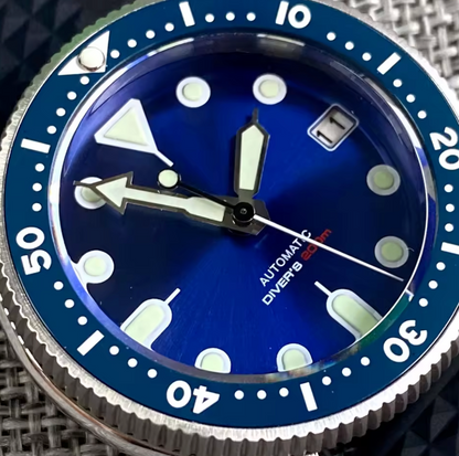 SKX Steel Diver, Sunburst Blue Dial, Waffle Rubber Strap, 37mm Case, Sapphire Crystal, Seiko NH35 Movement, 200m Water Resistant