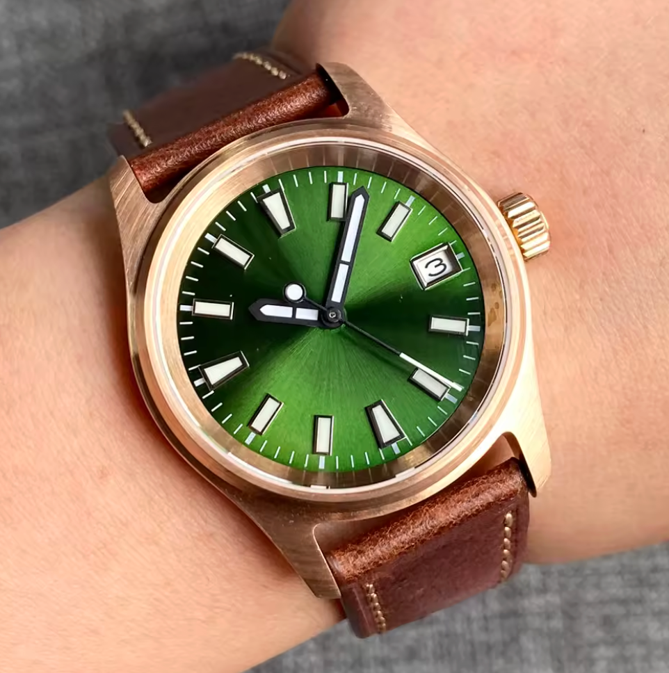 36mm Real Bronze, Automatic NH35A Movement, Sunburst Olive Green 200m Water Resistant, Sapphire Crystal Retro Vintage