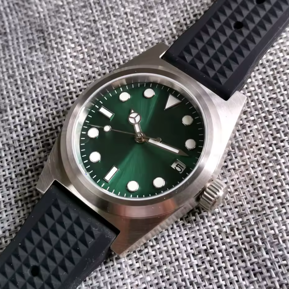 200m Water Resistant, Rubber Strap, Green Shine Dial, NH35 Automatic, Sapphire Crtstal