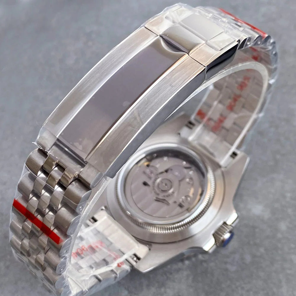 Fashion Sapphire 200m Waterproof Black White Skeletonized NH70 Automatic Mechanics Watches